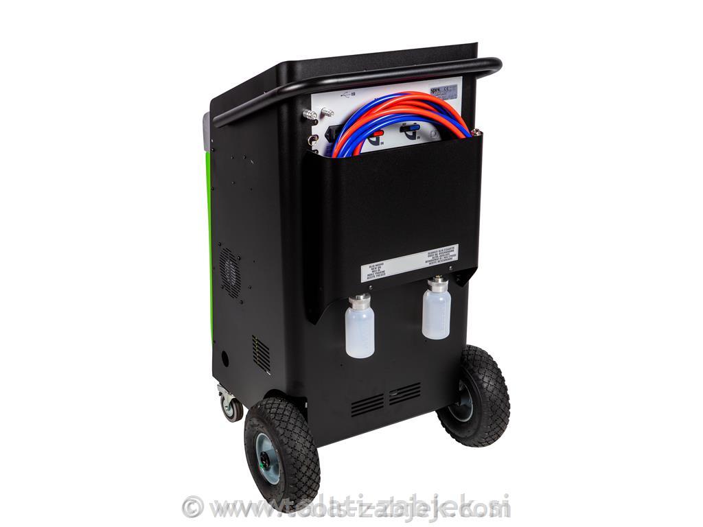 Automatic air conditioner servicing device for tractors and building machinery SPIN