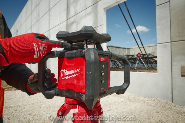 Battery powered green levelling laser 360° M18 RLOH600-201C MILWAUKEE