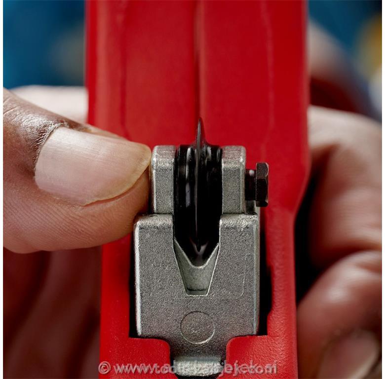 Pipe cutter TubiX® XL 90 31 03 BK KNIPEX