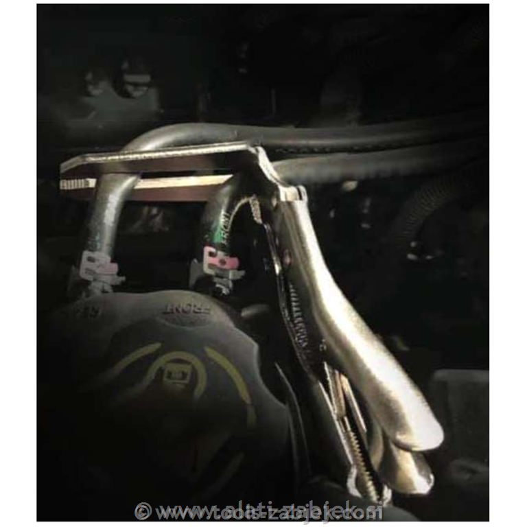 Lok-Jaw™; Right Angled Locking PinchPliers 